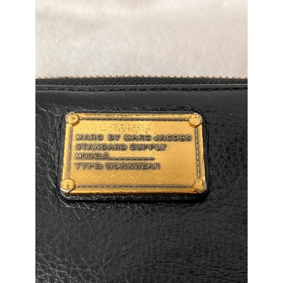 MARC BY MARC JACOBS Workwear Wallet - Soft Black Leather Gold Hardware Zip - Picture 5 of 16
